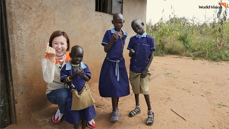 미소짓는 박미선과 이콜롱 그리고 친구들