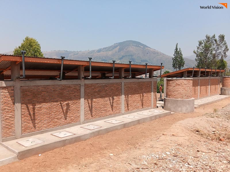 건축 후 킨샤사 마을 학교 화장실